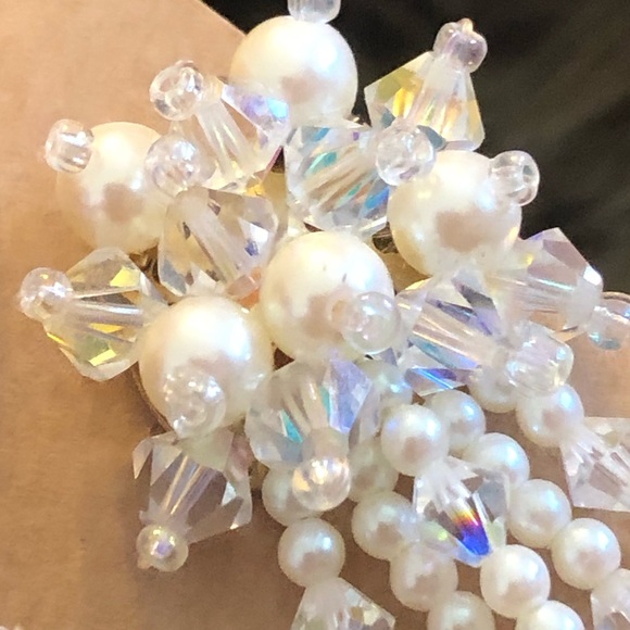 Vintage bicone crystal and pearl cluster earrings - Picture 4 of 7